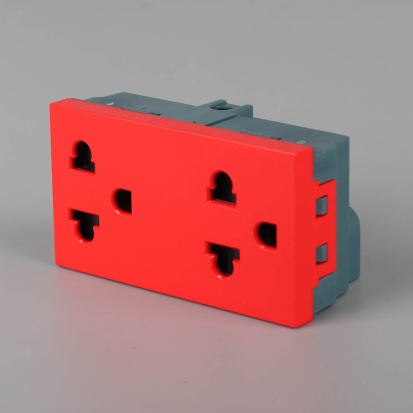 SOUTH AMERICA, EUROPEAN duplex 2p+e us-eu15A/10A-250V (NEMA 5-15R / EURO) TYPE B, C, MODULAR OUTLET WITH PLATE, RED.